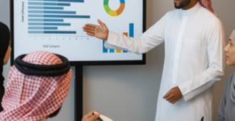 المجالس القطاعية للمهارات: كيف تُغلق فجوة ‎60 %‎ بين مخرجات التعليم وسوق العمل؟